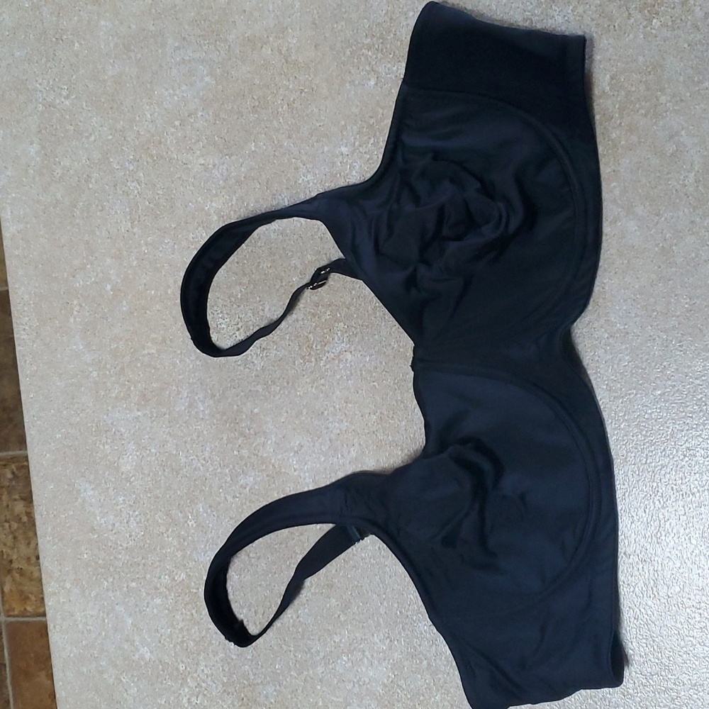46B Black Breezies underwire bra